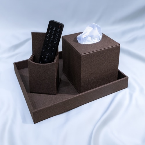 Hotelový set hnědý- stojanek na dialkove, box na servitky a podnos 25x30 cm